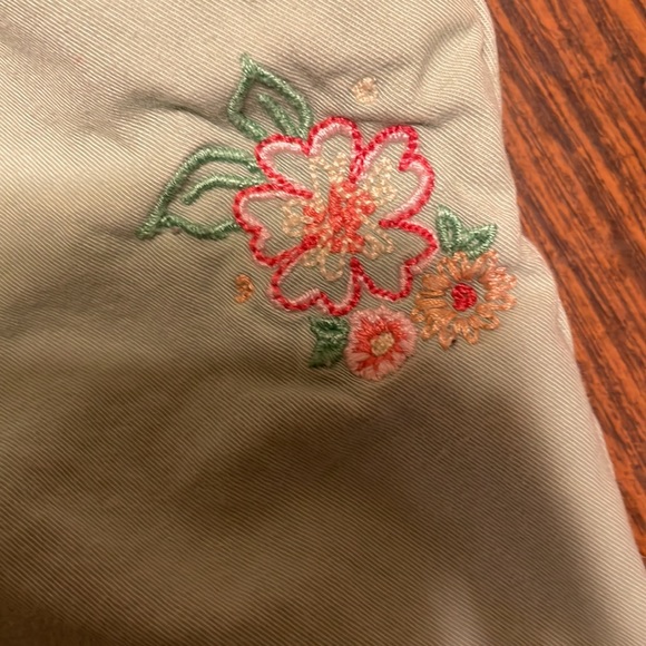 Girls 12 months osh kosh green pants with flower stenciled on left leg - Picture 2 of 4